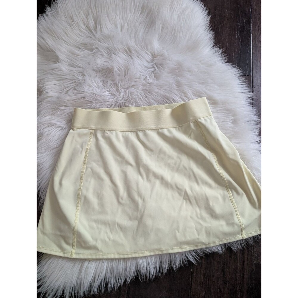 Aritzia TnAction TnA Women’s Light Yellow Athletic Skirt Skort Size M Medium